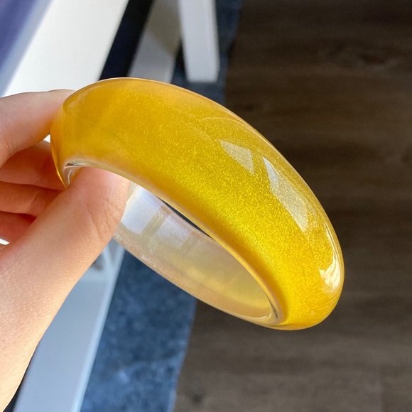 Vintage Chunky Asymmetrical Gold Lucite Bangle Bracelet - Picture 2 of 12